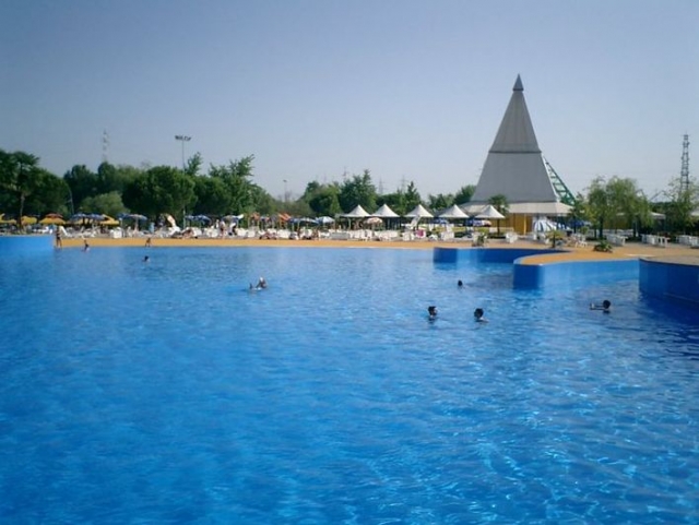  Relájale en la alberca 